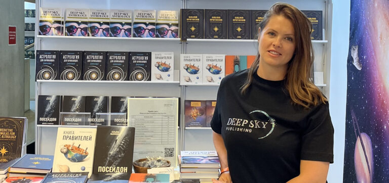 Книжная ярмарка в Варшаве 2026. Люди выносили книги в чемоданах и детских колясках